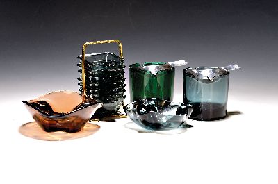 Konvolut Aschenbecher, überwiegend Entw. Wilhelm Wagenfeld (1900-1990) für WMF Geislingen, rauchgrün und braun getöntes Glas, Set aus 7 ...