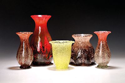 5 Glasvasen in Ikora-Technik, Ikora-Kristall WMF Geislingen, 1930/40er-Jahre, glockenförmige Vase "Medus-Kollektion" von 1931 H. 15 cm; ...