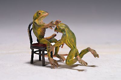 Erotisches Froschpaar, Wiener Bronze, sign. Franz Bergmann, bunt staffiert, H.ca.5 cm