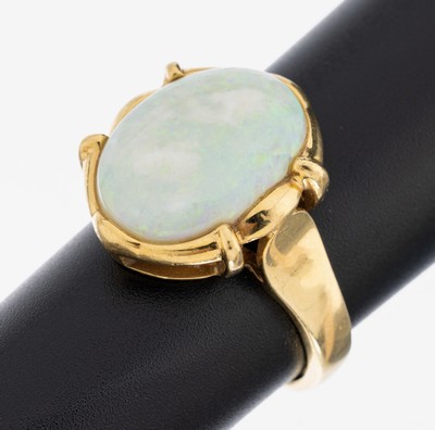 18 kt Gold Opal-Ring, GG 750/000, ovaler Opalcabochon ca. 5.50 ct, RW 55, ca. 6.7 g