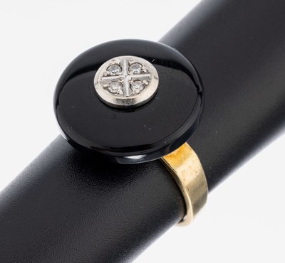 14 kt Gold Onyx-Diamant-Ring, GG 585/000, Onyxscheibe ca. 16 mm, 8/8-Diamanten zus. ca. 0.04 ct Weiß/p1, RW 50, ca. 5.2 g