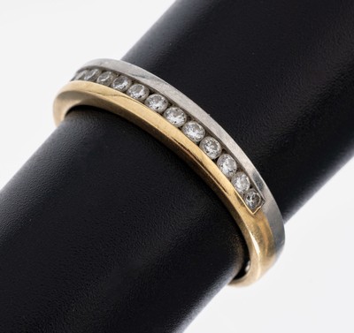 18 kt Gold & Platin Brillant-Ring, GG 750/000 und Platin, 15 im Kanal gefasste Brillanten zus. ca. 0.30 ct Weiß/si-p1, RW 59,ca. 4.8 g