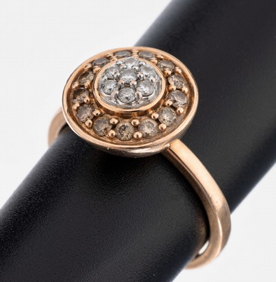 14 kt Gold Brillant-Ring, RoseG/WG 585/000,8 Brillanten zus. ca. 0.14 ct Weiß/p1, 13 Brillanten zus. ca. 0.39 ct Braun/p1, RW 56, ca. 4.7 g