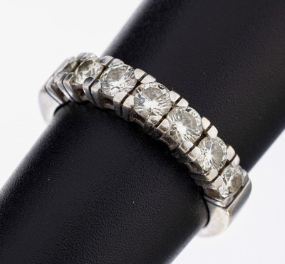 14 kt Gold Brillant-Ring, WG 585/000, 7 Brillanten zus. ca. 0.70 ct Weiß/si, RW 55, ca. 5.0 g