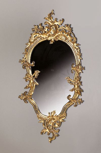 Großer Wandspiegel im Rokokostil, 19.Jh., Holz und Stuck üppig dekoriert, mit großen Amoretten. in gold gefaßt, ca. 148 x 75 cm, EZ 2