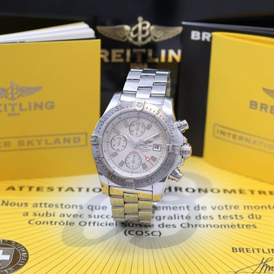 BREITLING Avenger Skyland Herrenchronograph Referenz A13380, Schweiz verk. lt. beil. Pap. 06/2011, Automatik, Edelstahlgeh. inkl. orig. Pilotband m. ...