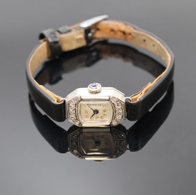 Art-Deco Damenarmbanduhr in Platin, Schweiz um 1935, Handaufzug, Scharniergeh. m. 10 Diamanten bes., silb., guill. Zifferbl. m. arab. Zahlen fl., ...