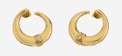 Paar 18 kt Gold Brillant-Ohrstecker, GG 750/000 gepr., 2 Brillanten zus. ca. 0.12 ct Weiß/si, Brisuren vergoldet, ca. 7.2 g, D. ca. 2.5 cm