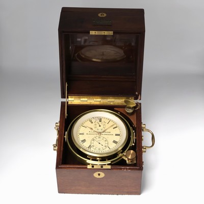 A. LANGE & SÖHNE frühes Marinechronometer Nr. 427 in späterer Holzkiste, Deutschland um 1920, kardanisch aufgehängtes Messinggeh., vergl. ...