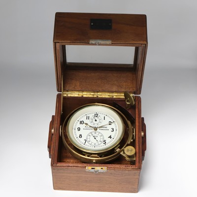 A. LANGE & SÖHNE Einheitschronometer Nr. 5812 mit deutschem Hoheitszeichen und Marinenummer, Deutschland um 1945, orig. 2- tlg. Holzkasten, vergl., ...