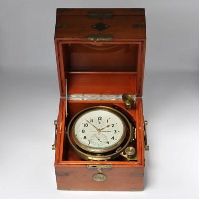 1. Moskauer Uhrenfabrik Nummer 490 frühes Marinechronometer mit Lange-Rohwerk, UDSSR um 1953, 3-tlg. Holzkasten, Signatur- u. Nummer-Plakette(490), ...