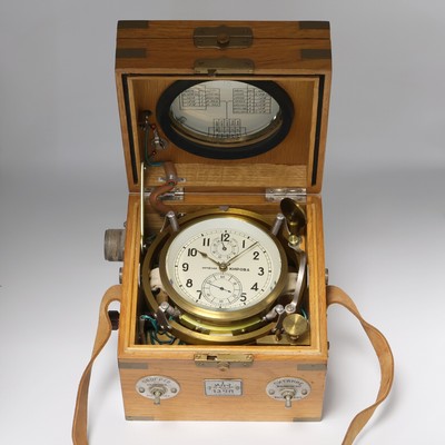 1. Moskauer Uhrenfabrik Luftwaffen-Chronometermit Ankerhemmung, UDSSR um 1960, 3-tlg. Holzkasten m. Lederriemen, Signatur-Plakette nummerngleich m. ...