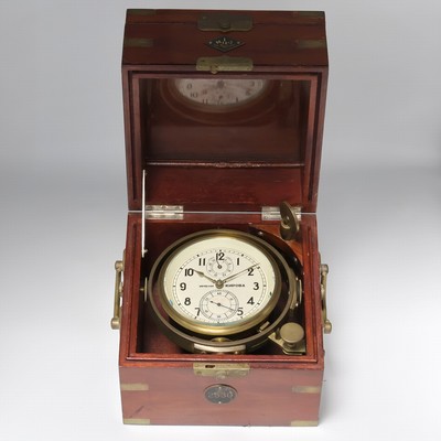 1. Moskauer Uhrenfabrik Marinechronometer Nummer 2530, UDSSR um 1957, 3-tlg. Holzkasten, seitl. Tragegriffe, Signatur- u. Nummer-Plakette ...