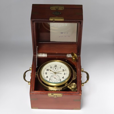 1. Moskauer Uhrenfabrik Marinechronometer, UDSSR um 1958, 3-tlg. Holzbox, seitl. Tragegriffe, kardanisch aufgehängtes Messinggeh., Lünette ...