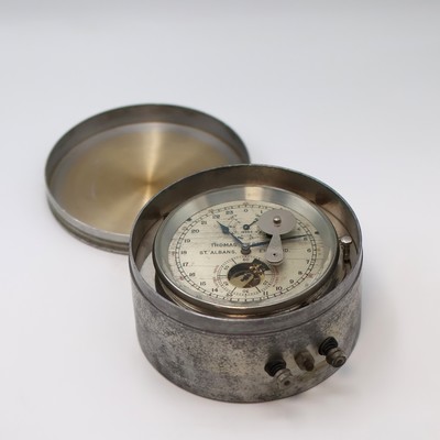 THOMAS MERCER Vermessungschronometer in Aluminium Gehäuse, England um 1945, 2-tlg. Geh., seitl. anges. Kontakt-Anschlüsse, einges. Werk m. ...