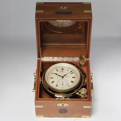 ULYSSE NARDIN Marinechronometer Nummer 2690, 1930 geprüft am Observatorium Neuchatel, Schweiz um 1930, 3-tlg. Holzkasten rest., orig. Nummer- u. ...