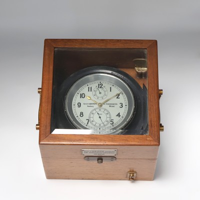 WEMPE Marinechronometer mit Ankerhemmung, Deutschland um 1942, 2-tlg. Holzkasten, Facett-vergl., Werk u. Geh. nummerngleich, Aluminium-Geh. in ...