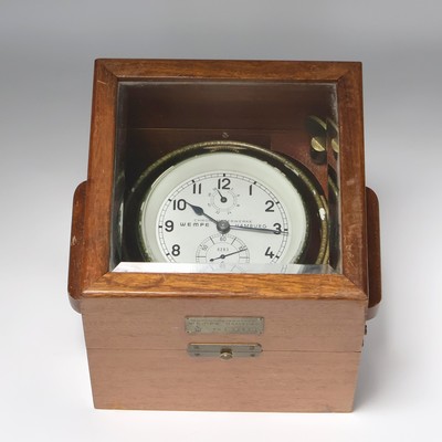 WEMPE Marinechronometer der Bundeswehr, Deutschland um 1968, 2-tlg. facett-vergl. Holzkasten, m. Werk nummerngleich, kardanisch aufgehängtes ...
