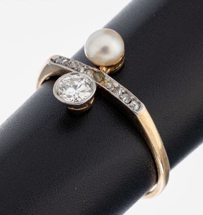 14 kt Gold Diamant-Perl-Ring, um 1910, GG 585/000, 1 Altschliffdiamant ca. 0.25 ct Weiß/si, 10 Diamantrosen zus. ca. 0.05 ct, 1 Perle, D. ca. 4.5 ...