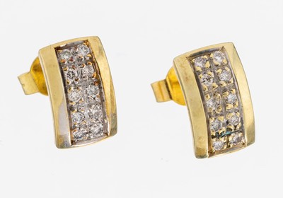 Paar 18 kt Gold Brillant-Ohrstecker, GG 750/000, schlichte Gestaltung, 20 Brillanten zus. ca. 0.20 ct Weiß/si, ca. 2.7 g