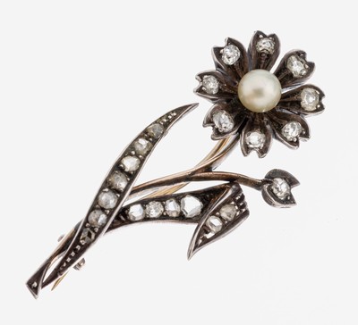 8 kt Gold Diamant-Perl-Brosche, um 1900, GG333/000 gepr., schauseitig Silber, floral, 21 Altschliffdiamanten und Diamantrosen zus. ca. 0.78 ct ...