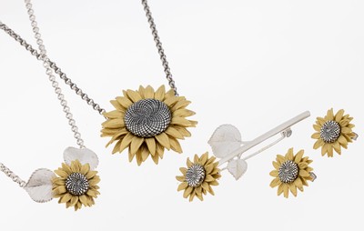 Schmuckset "Sonnenblumen", 925er Silber, part. verg., best. aus: 1 Collier, L. ca. 48 cm, Karabinerschließe, 1 Collier, L. ca. 44 cm, ...