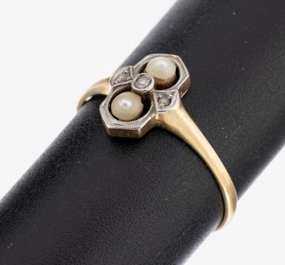 14 kt Gold Perl-Diamant-Ring, um 1900, GG 585/000, Ringkopf schauseitig Platin, 2 kl. Perlen, abgetragen, 3 kl. Diamantrosen, RW 55,ca. 1.6 g