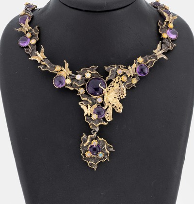 Ausgefallenes Amethyst-Opal-Collier, Silbergepr., teilverg., organisches florales Design,mit Schmetterlingen, 15 runde Amethyst- Cabochons, 26 runde ...