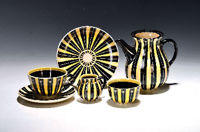Tete-a-tete "Kartoffelkäfer", Hedwig Bollhagen (1907-2001), Marwitz, DDR, 1946-52, Keramik, schwarz gelber Liniendekor, 2 Tassen mit UT, 2 ...