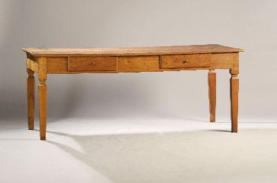 Großer Biedermeier Tisch, um 1830/40, Kirschbaum, auf jeder Seite jeweils 2 Schubladen, auf kräftigen Beinen, Messingknäufe, ca. 80 x 201 x 88 cm, ...