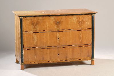 Biedermeier Kommode, um 1830/40, Kirschbaumfurnier, 3 Schubladen, mit geschwärzten Halbsäulen, 3 Schlüssel, orig. Schlösser, ca. 86 x 127 x 62 ...
