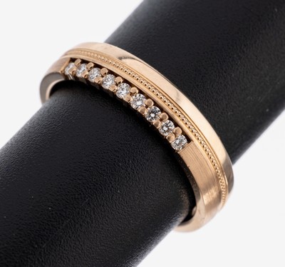 14 kt Gold Brillant-Ring, RG 585/000, pol. und sat., 9 Brillanten zus. ca. 0.09 ct feinesWeiß/lr (Angaben grav.), RW 50, ca. 4.5 g, Meistermarke ...
