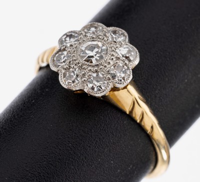 14 kt Gold Diamant-Ring, GG/WG 585/000, blütenf. Ringkopf, 9 in WG gefasste 8/8- Diamanten zus. ca. 0.20 ct Weiß/si, RW 49, ca. 2.2 g