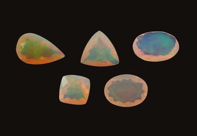 Lot 5 lose Opale, zus. ca. 12.23 ct, versch. Schliffformen