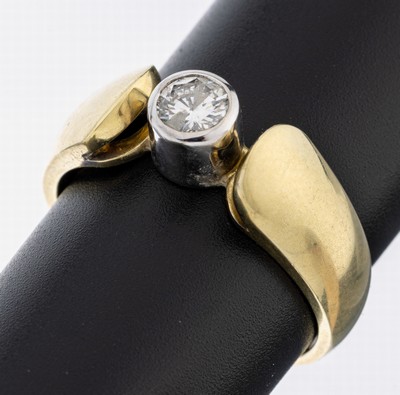 14 kt Gold Brillant-Ring, GG/WG 585/000, inWG gefasster Brillant ca. 0.40 ct Weiß/p, RW 61, ca. 6.9 g