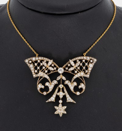 Prunkvolles 14 kt Gold Jugendstil Diamant -Collier, um 1900-10, GG 585/000 gepr., Mittelteil in Form eines stil. Schmetterlings mit bewegl. ...