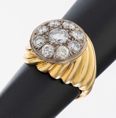 18 kt Gold Brillant-Ring, GG/WG 750/000 gepr., 9 in WG gefasste Brillanten zus. ca. 1.95 ct Weiß-l.get.Weiß/si-p, RW 59, ca. 11.9 g