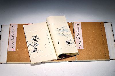 Vierbändiges Werk: Shizhuzhai jianpu, Peking 1952, mit 250 Farbholzschnitten, Briefpapiersammlung der Zehnbambushalle, Fadenheftung je ca. 31x ...