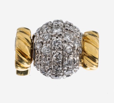 18 kt Gold Brillant-Schließe, WG/GG 750/000WG-Kugel mit ca. 50 Brillanten zus. ca. 0.60 ct Weiß/si, ca. 3.1 g