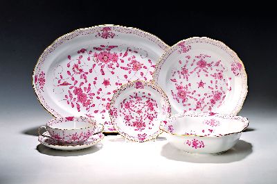 Speiseservice indisch purpur, Meissen, 2. Hälfte 20.Jh., 1. Wahl, Porzellan, handbemalt, Goldstaffage, 20 Menüteller D. 23 ,5 cm, 10 Brotteller D. ...