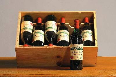 Kiste mit 12 Flaschen Chateau Pavie, 1990, St. Emilion, Premier Grand Cru Classé, in orig. Kiste, diese geöffnet