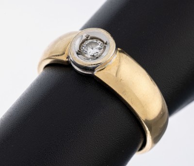 14 kt Gold Brillant-Ring, GG/WG 585/000, inWG gefasster Brillant ca. 0.15 ct (grav.) Weiß/si, RW 59, ca. 5.1 g