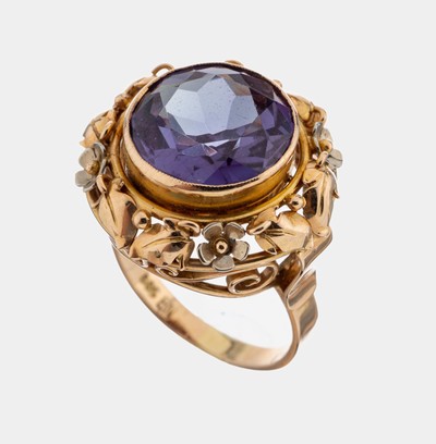 14 kt Gold Farbstein-Ring, 1950er Jahre, GG/WG 585/000, mittig rundfacett. synth. Korund, umgeben von Blüten und Blättern, Unterkaderung aus ...