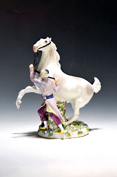 Selten früher Pferdebändiger, Meissen, um 1750, Porzellan, Entwurf J.J. Kaendler, Ausformung aus der Zeit, ein Türke hält ein steigendes Pferd an ...