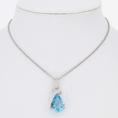 14 kt Gold Aquamarin-Anhänger, WG 585/000, part. sat., facett. Aquamarin-Tropfen ca. 3.20 ct, an Kette, WG 585/000, L. ca. 44.5 cm, ...