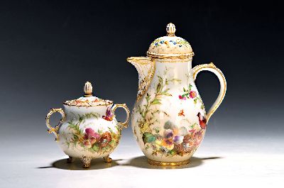 Mokkakanne und Zuckerdose, KPM Berlin, 20.Jh. , Porzellan, Goldstaffage, feine wohl Unikate, Malerei mit Singvögeln und Nestern zwischen ...