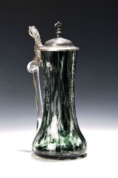 Deckelkanne, deutsch, WMF, um 1900, Jugendstil, farbloses Glas mit eingeschmolzenen grünen Teilen, Zinndeckel mit Jugendstildekor, H. ca. 30cm