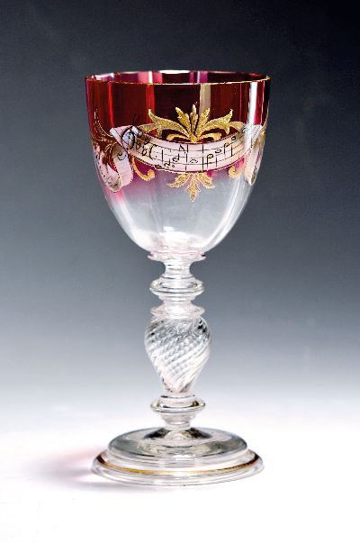 Andenkenglas, deutsch, um 1880-90, farbloses mundgeblasenes Glas, Kuppa partiell rubiniert, Emailmalerei mit den ersten Noten des Falstaff, bez. ...