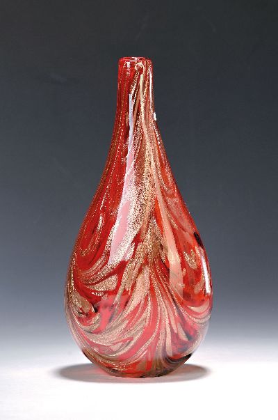 Vase, Murano Italien, 1980er Jahre, rotes mundgeblasenes Glas mit jaspisartigen Einschmelzungen, H. ca. 36cm