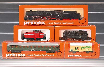 Konvolut Modelleisenbahnen: Primex, Spur H0, Diesel-/E-Loks 3x 3008, 3x 3009, 2x3033, 3198, 6x 3199; Schlepptender-/Dampfloks 4x3010, 3193, 3196; ...